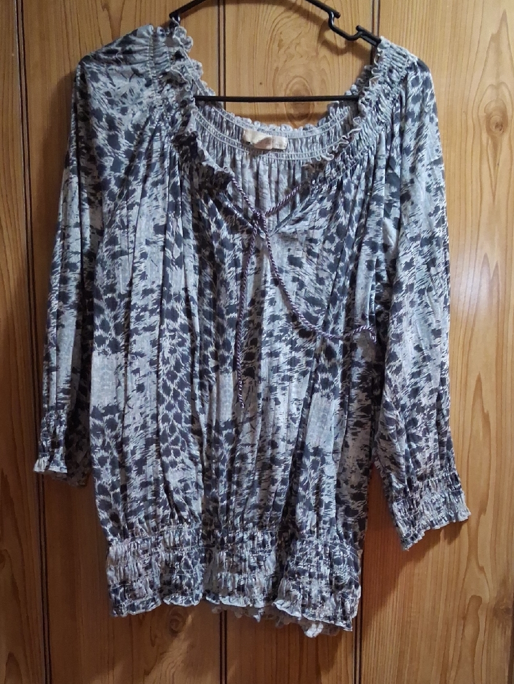 Boho Smocked Neckline Peasant Tunic in Gray